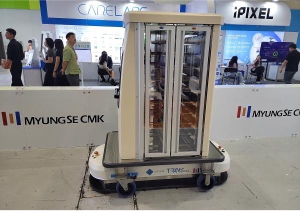 Hospital logistics transport robot TransCar